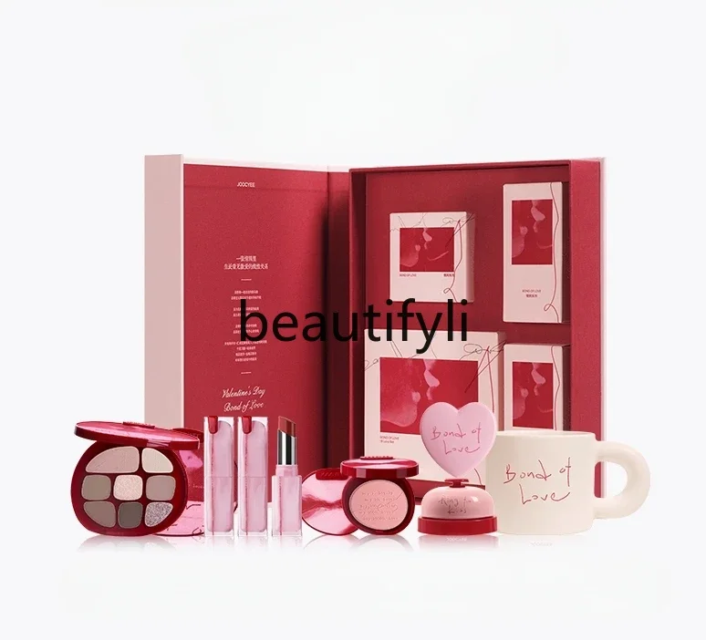 Valentine's Day gift box, lipstick, blush, eyeshadow, gift.