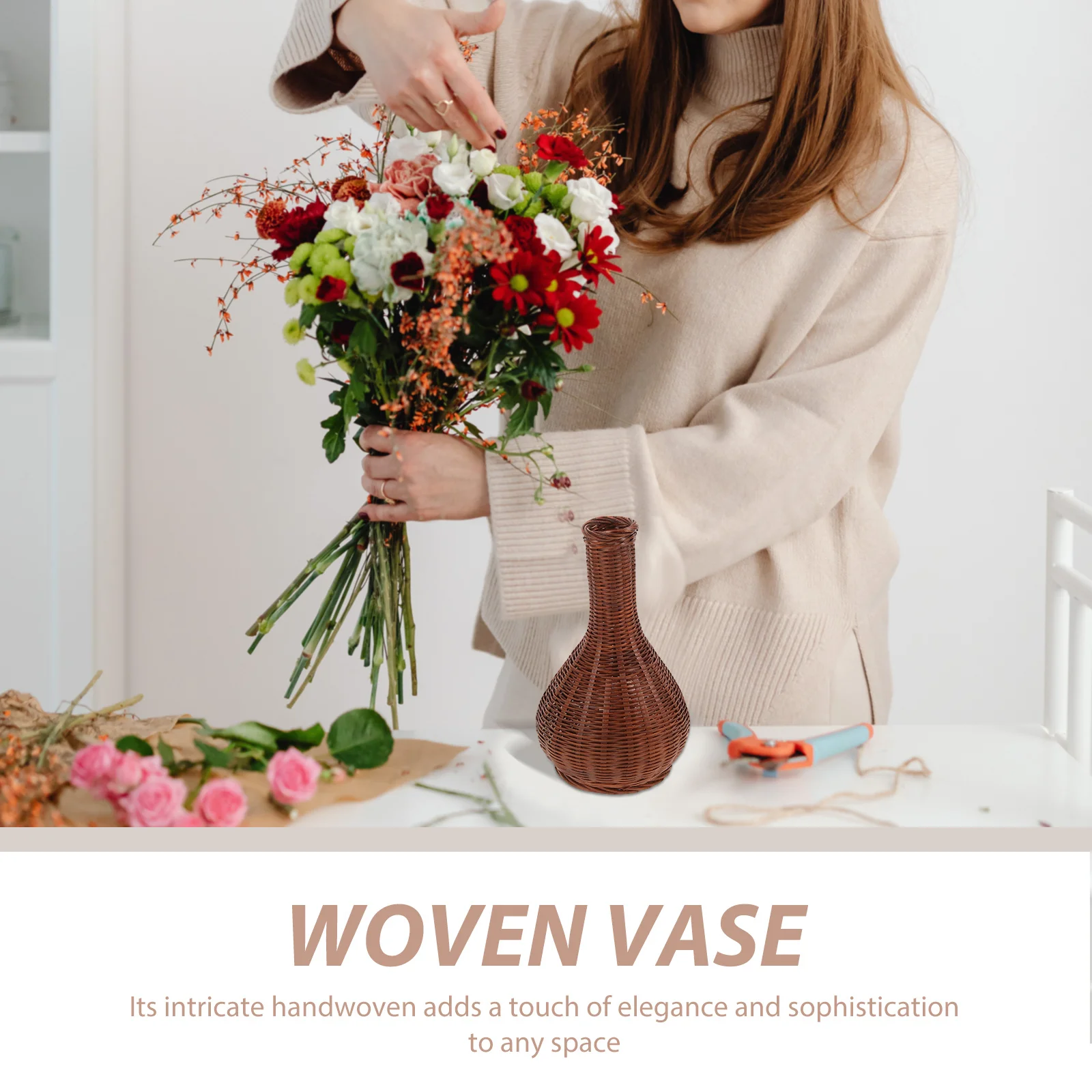 

Bamboo Woven Small Flower Planter Rustic Woven Vase Decorative Braided Vase for Floral Decoration and Desktop Use