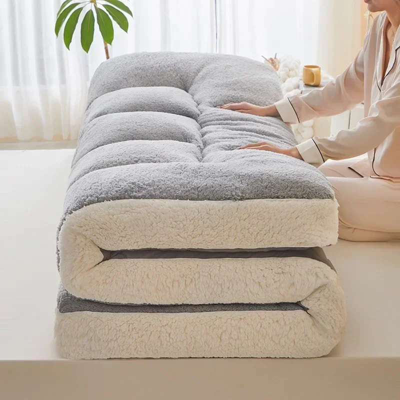 Thick Luxury Plush Fleece Mattress  Soft Pillow Top with Polyester Fill, for Back Pain Relief and Winter Warmth/Floor Mattress