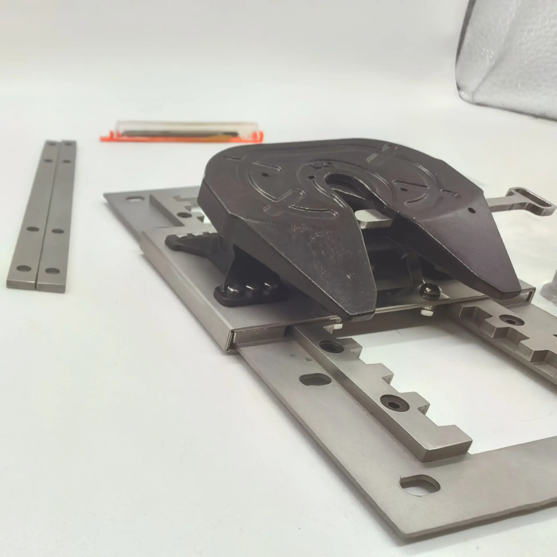 スケールクラブモデルタミヤ用 1:14 トラクターヘッドアップグレード可動研削ディスクベース金属研削ディスク