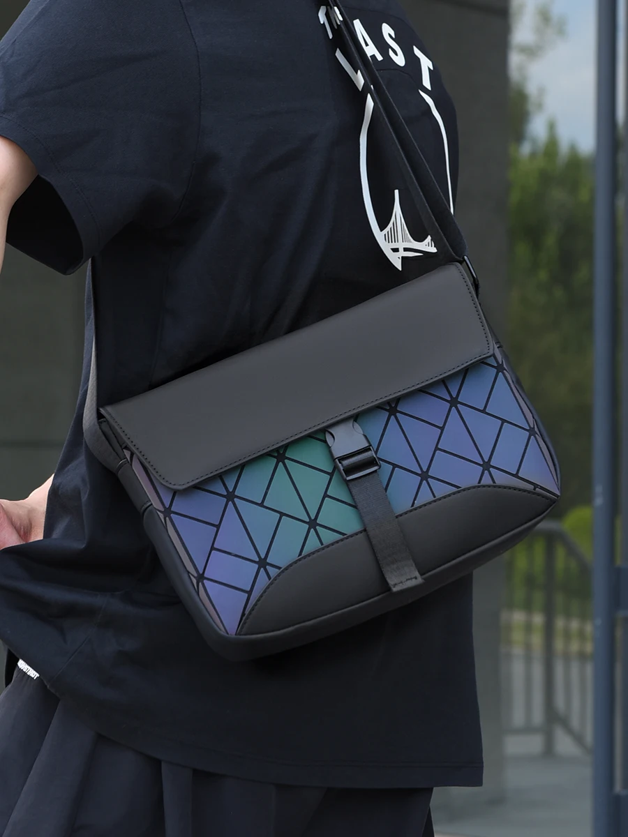 Casual Men's Crossbody Shoulder Bag Portable Simple Design Diamond Grid Pattern Street Style Trendy Bag for Young Men