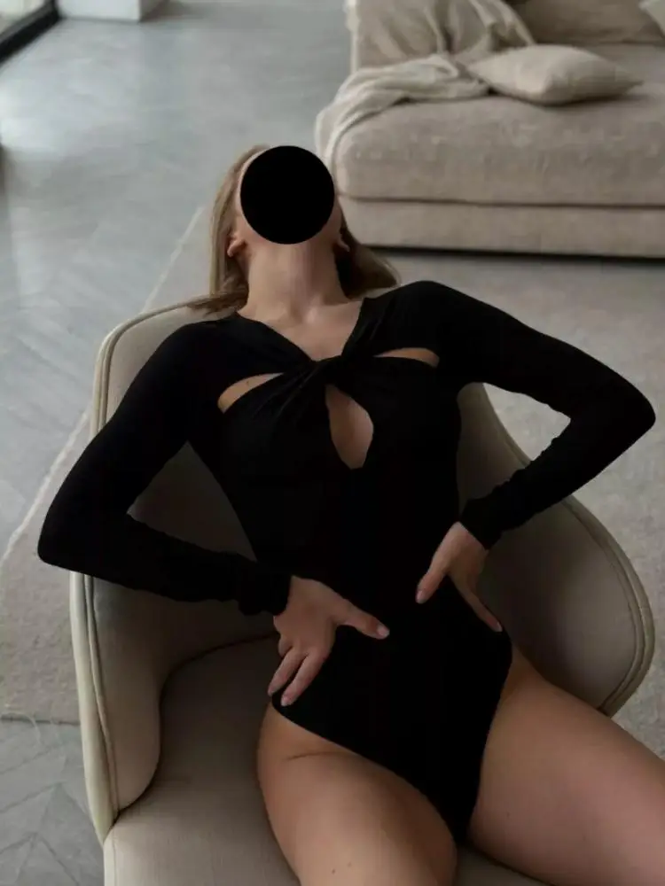 Новый летний стиль 2025 года, пикантный стиль девушки, сексуальный вырез, длинные рукава, облегающий комбинезон, повседневный женский топ