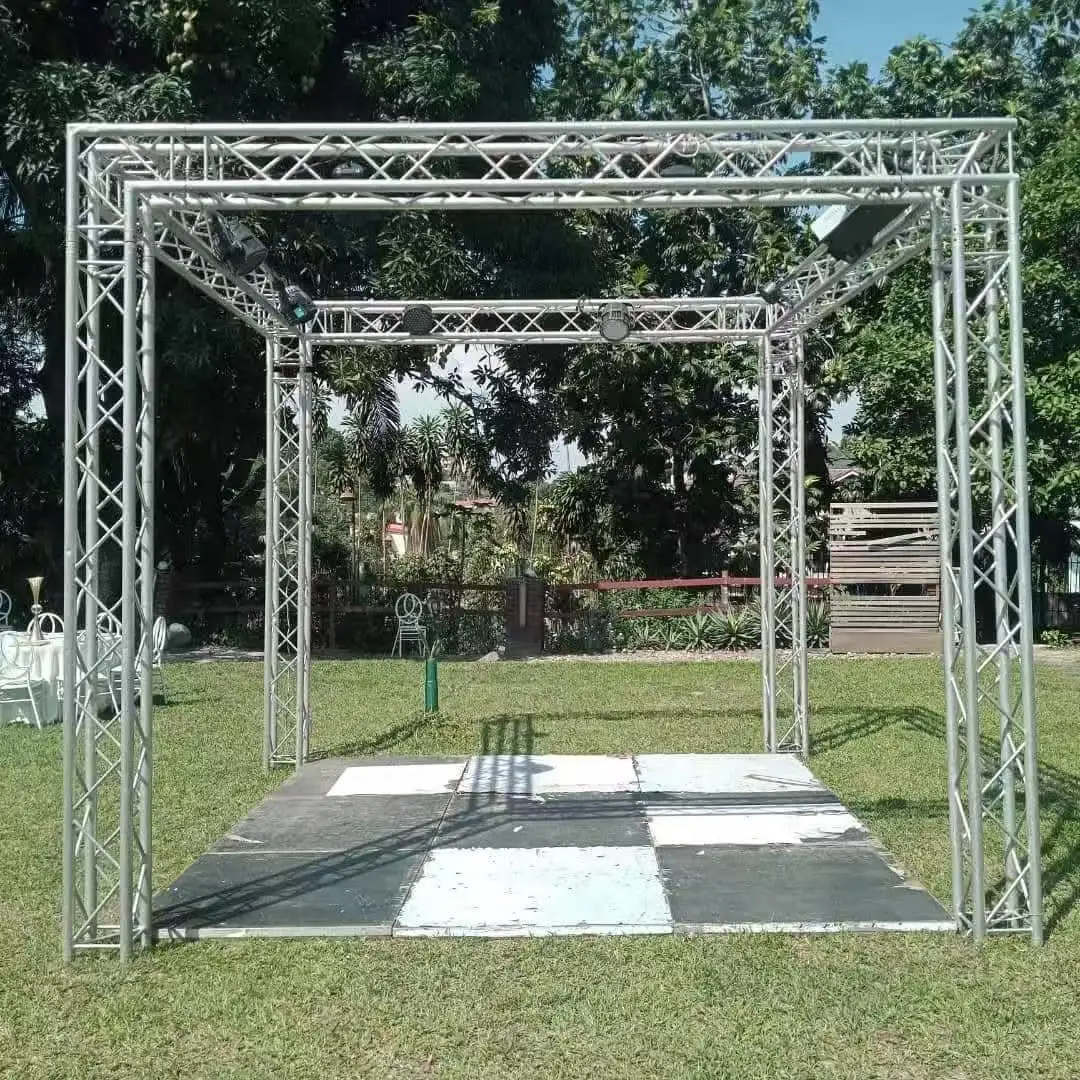 TUV Certified Portable Aluminum Alloy Truss Stage for Trade Fairs Theater Triangle Square Lighting Truss Display