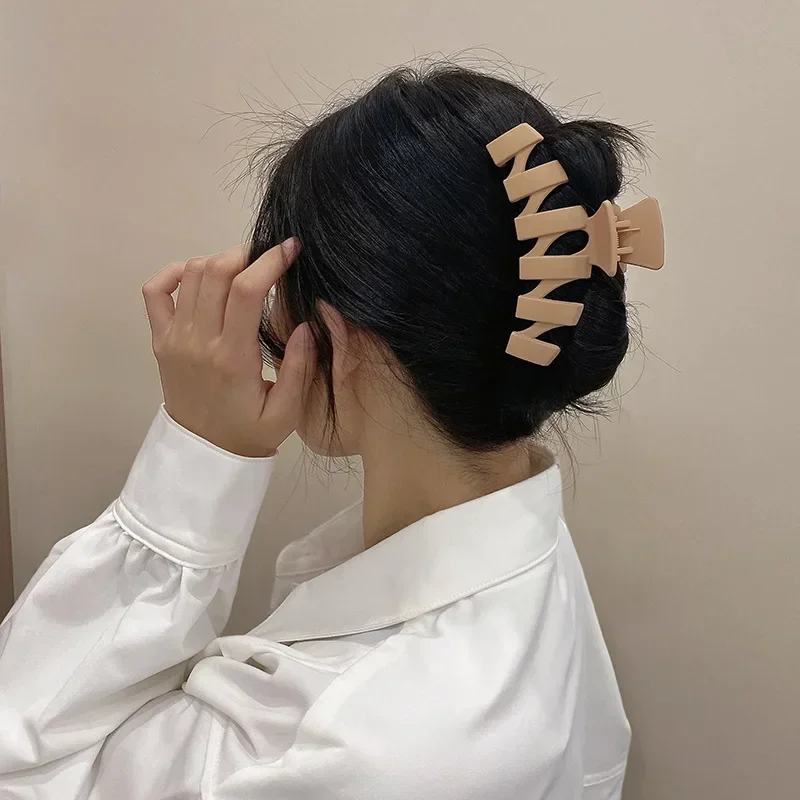 Artigli per capelli opachi da donna alla moda per donna, antiscivolo, leggeri, a forma di onda grande, con clip per artiglio di granchio, accessori per capelli per ragazze da donna