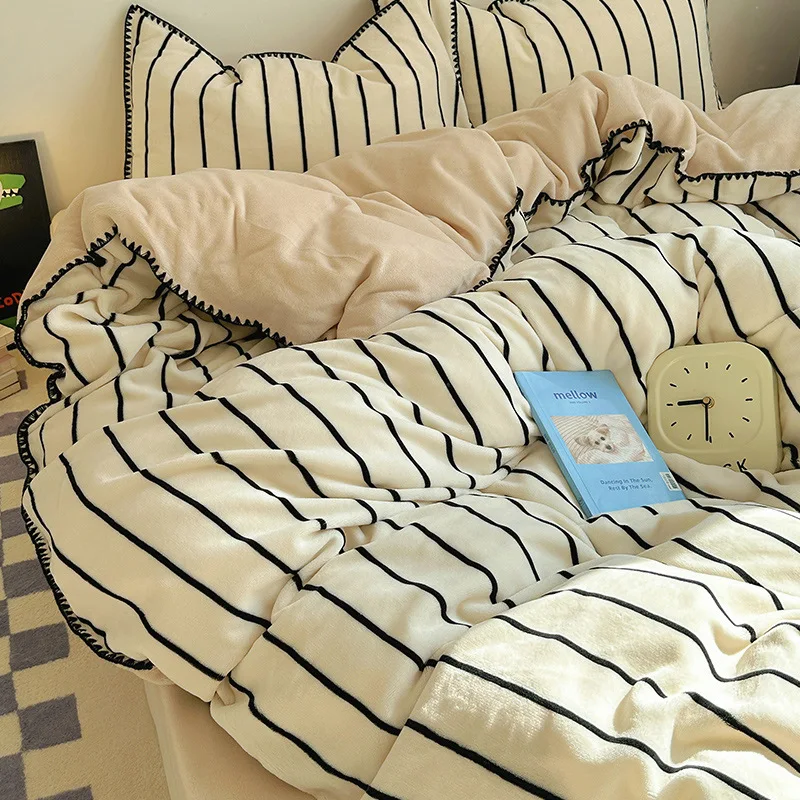 Luxury Winter Flannel Warm Bedding Set Fashion Fine Stripe Printed Comfortable Duvet Cover Set Skin-Friendly and Soft Home Decor