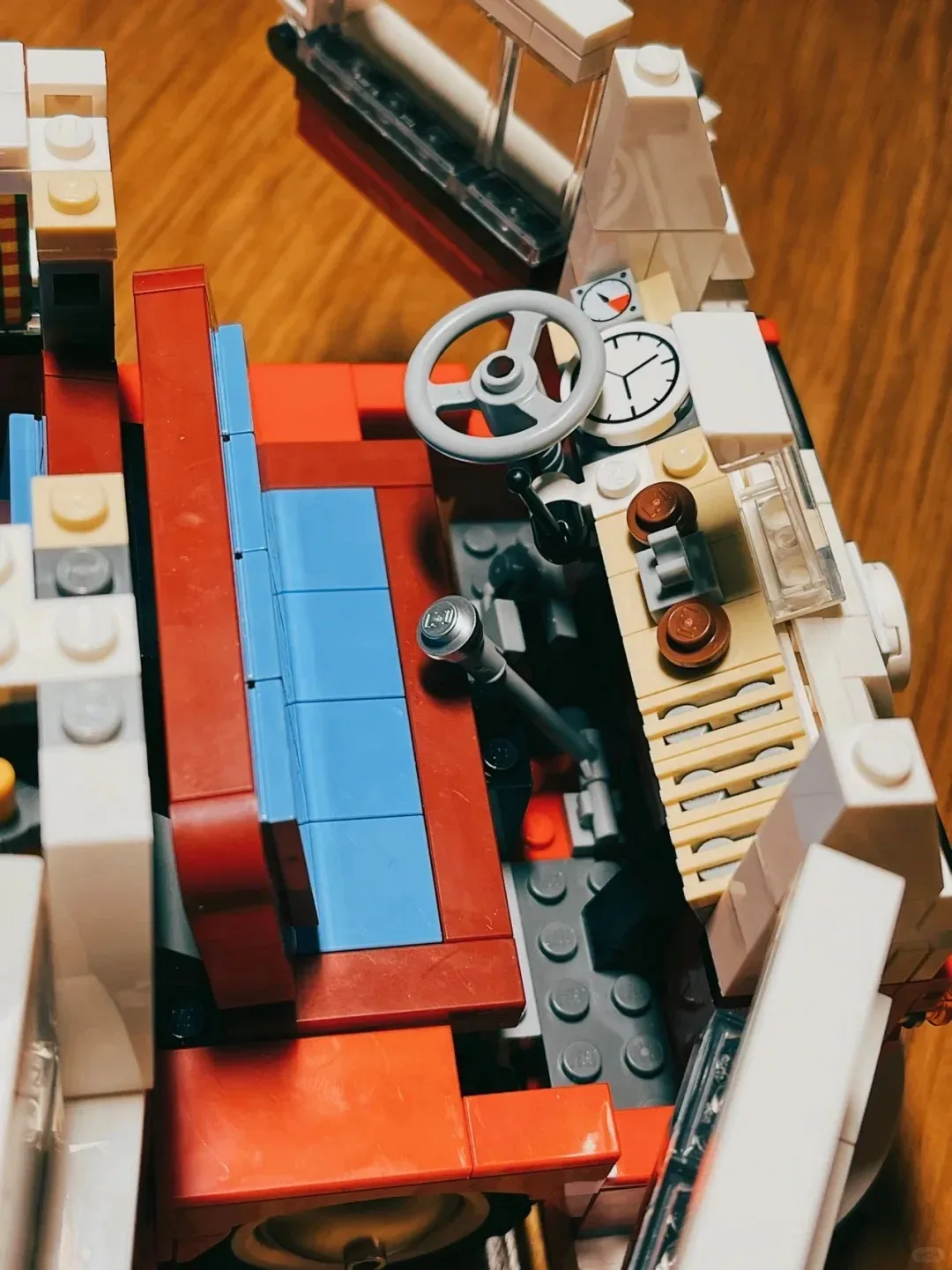 MINISO 2025 جديد 10220 التقنية T1 شاحنة التخييم حافلة سيارة MOC مركبة اللبنات 1332 قطعة لعب للأطفال هدايا عيد الميلاد