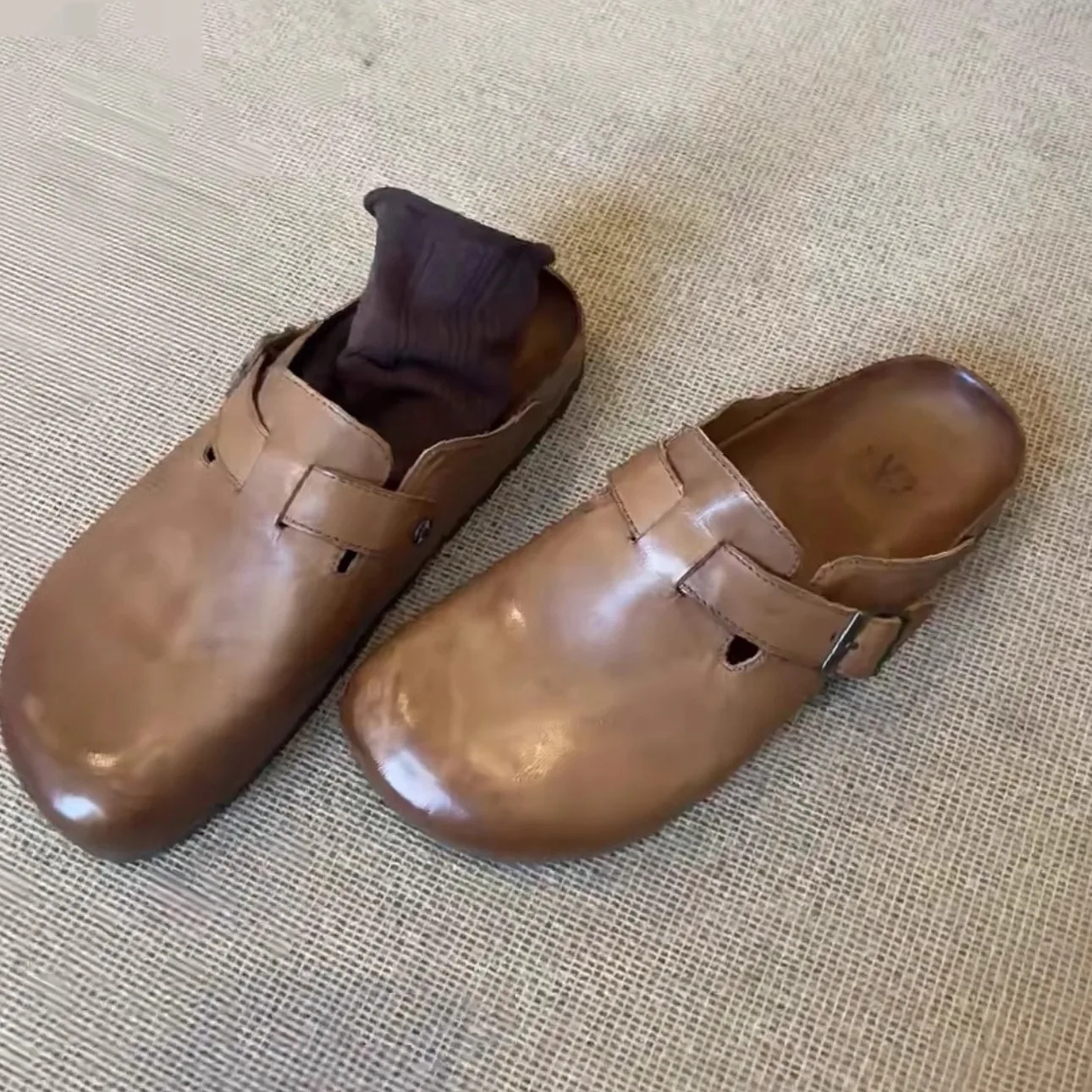 Handmade washed horsehide 2026 new retro flat bottomed polo shirt for women wearing hooded slippers