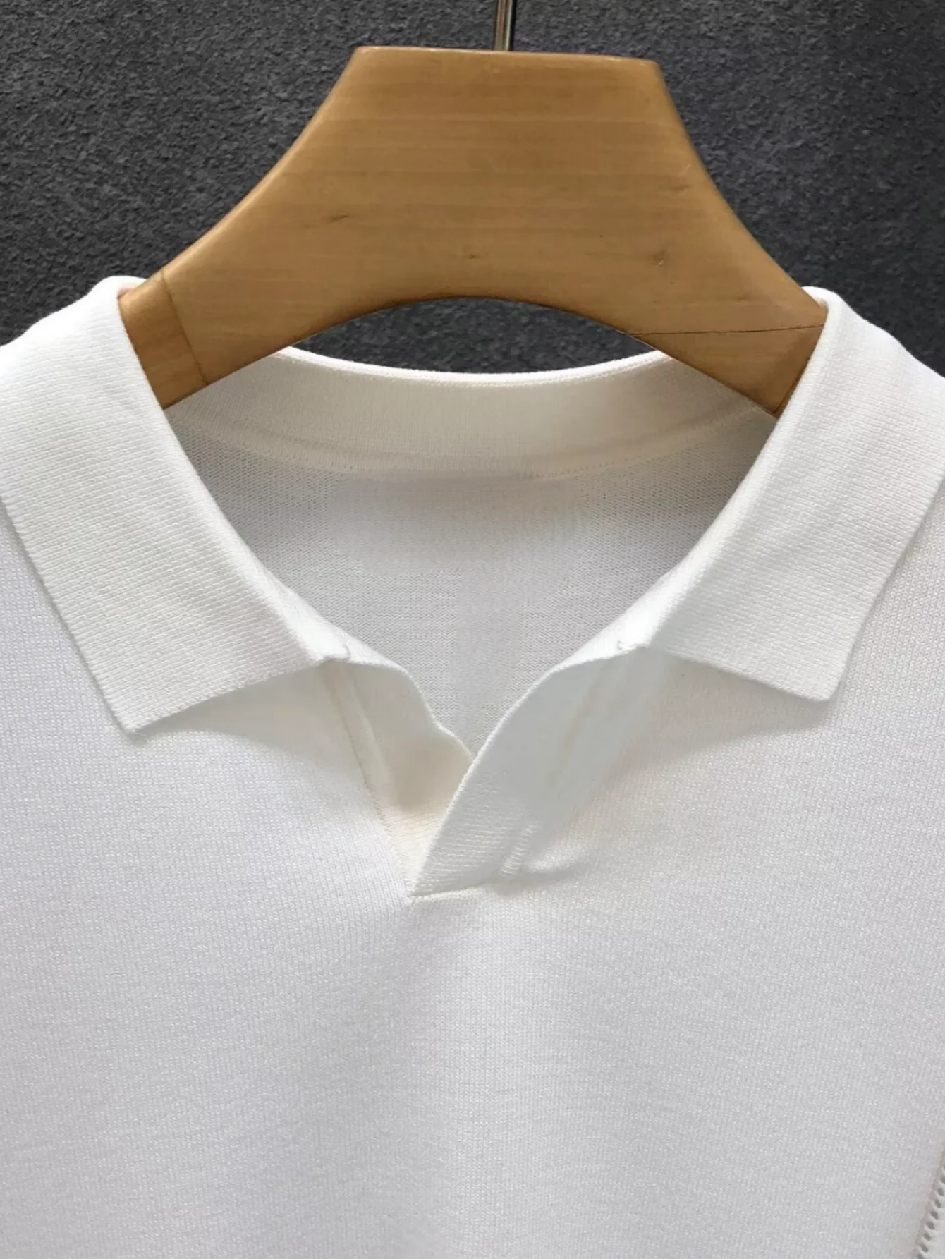 LVLAEA Großhandel Herren Sommer T-Shirt Dünnes Gestricktes Eisseide Kurzarm 2025 Neuer Jugendlicher Luxus-Stil Revers Kurzarm-POLO-Shirt – Detail 7