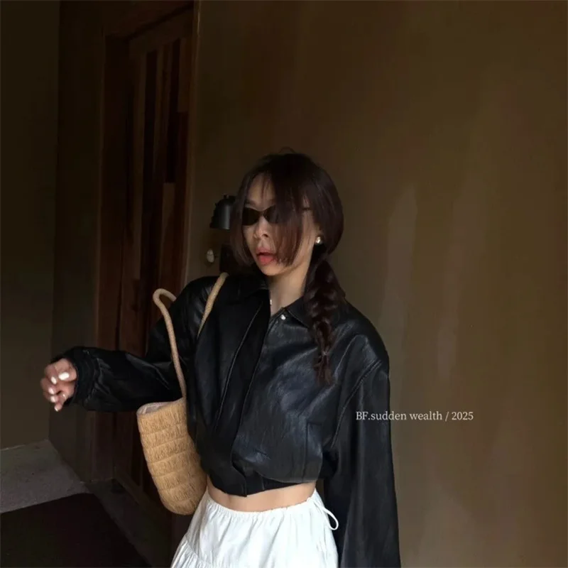 2025 Giacca da donna in pelle bianca e arancione alla moda delle celebrità di Internet Giacca da donna in vita ampia e sottile versione coreana autunnale