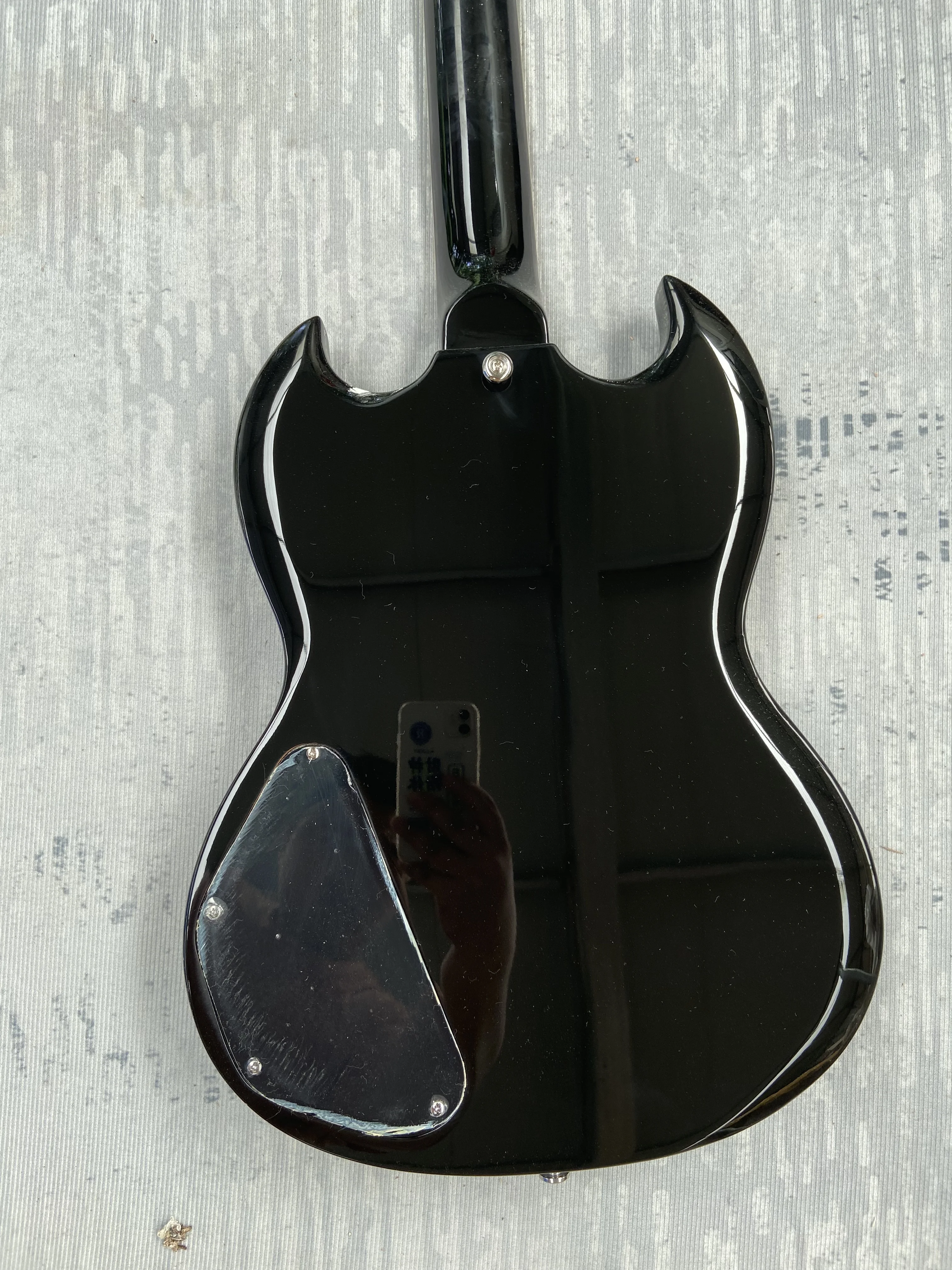 Electric guitar made in China .Black. Lightning set have logo! High quality mahogany body. In stock,  G18