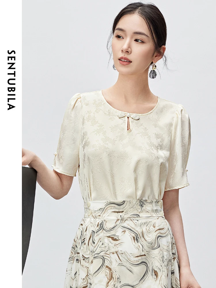 

SENTUBILA Jacquard Elegant Chiffon Shirt 2024 Summer Comfort Round Neck Pullovers Commuter Short Sleeve Blouse Woman 142V54888