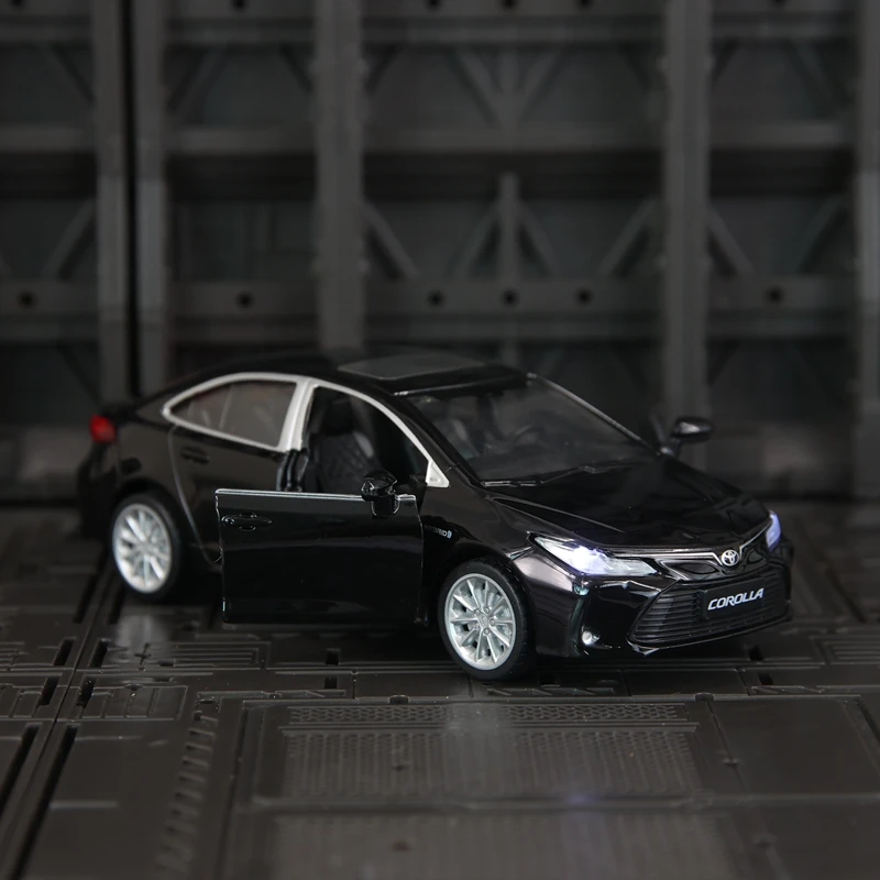 1: 33 simulation Toyota Corolla alloy car model with doors that can be opened, sound and light feedback, supercar gift