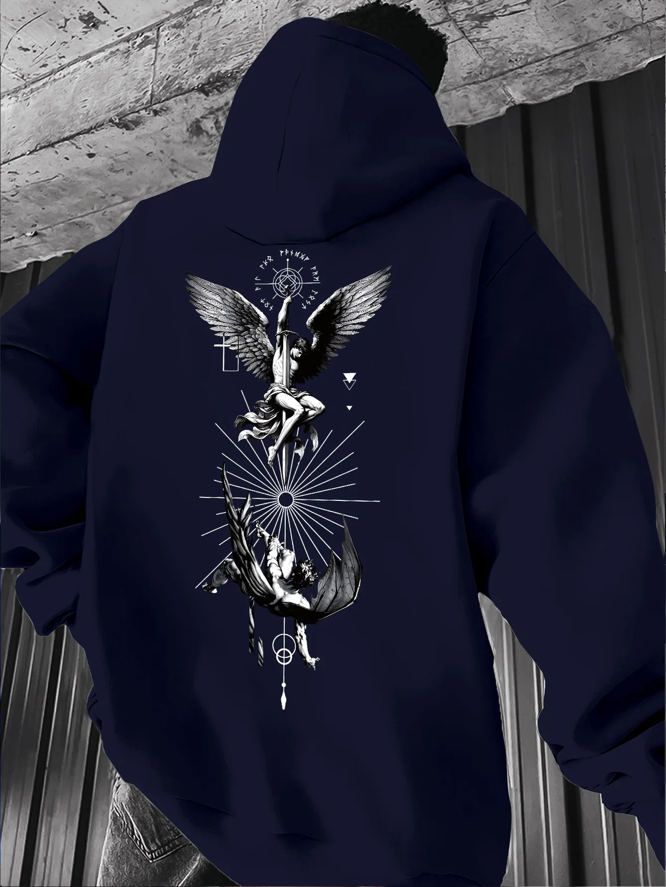 Herren-Hoodie mit Engel- und Dämonen-Kampfdruck, religiöse Mythologie-Grafik, locker geschnittener, übergroßer, dunkler Streetwear-Pullover – Detail 2