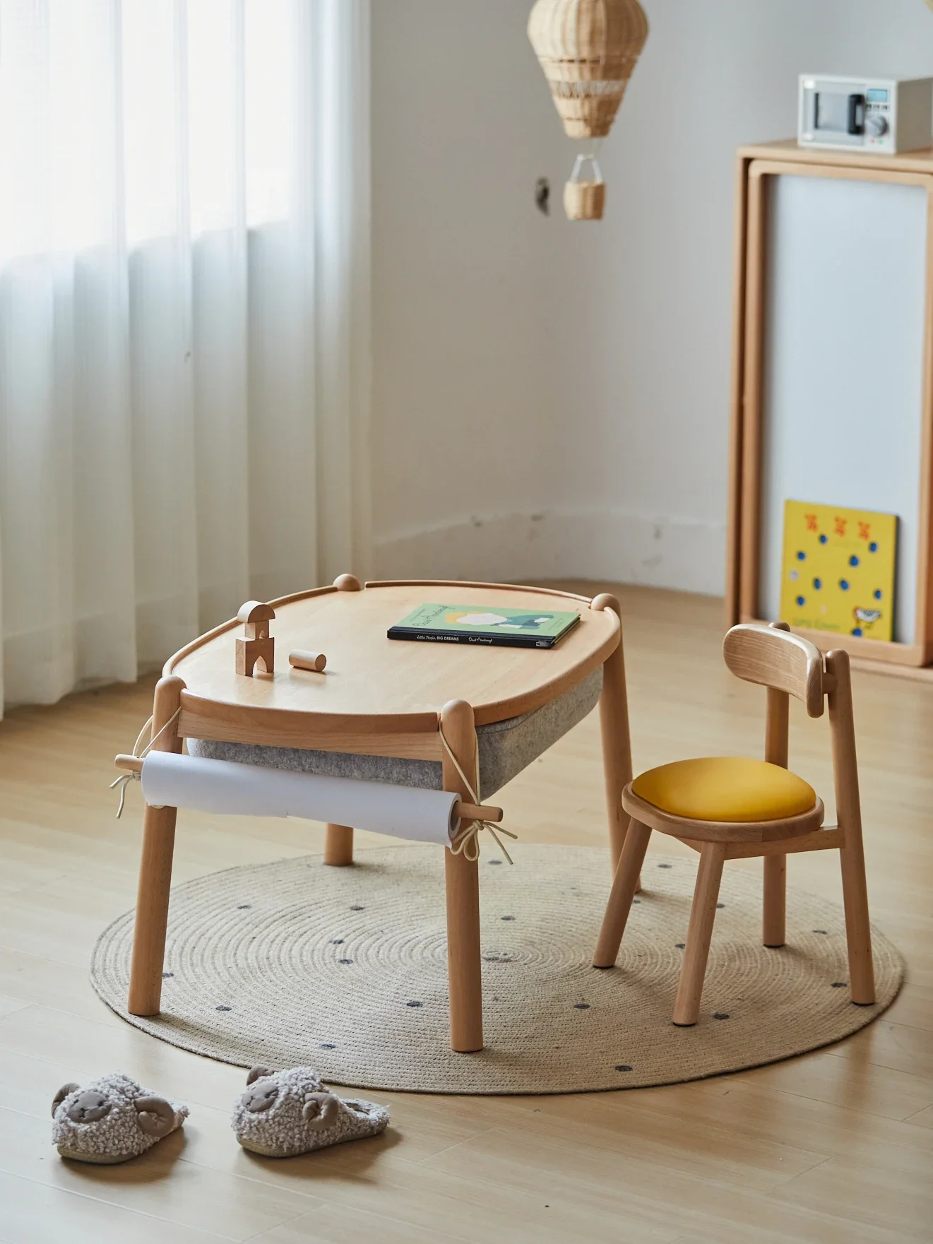 

Modern Game Children's Table Solid Wood Kids Desk Adjustable Study Table for Children