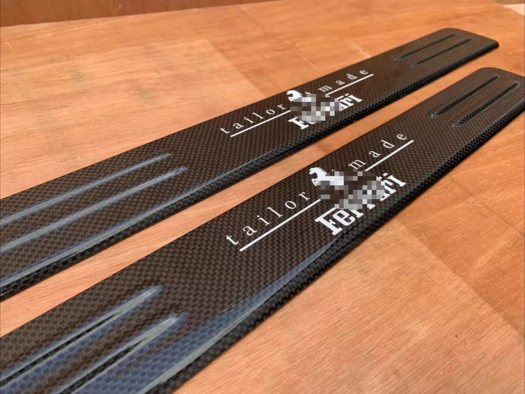 

Suitable for Ferrari SF90 tailor made dry carbon fiber threshold strip decorative sticker door edge carbon fiber