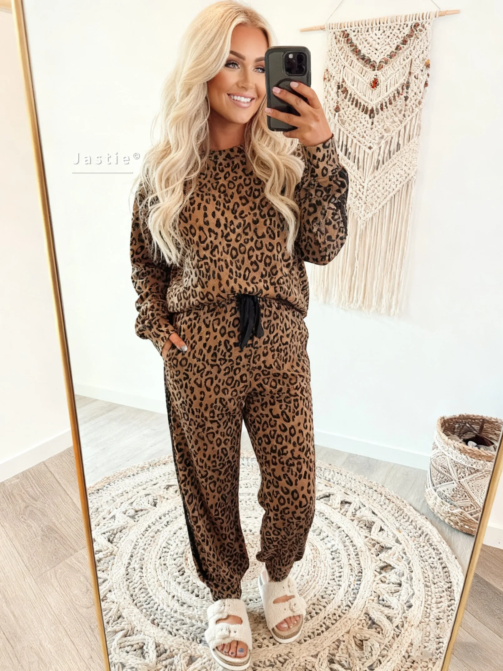

Retro Women's Brown Leopard Print Tracksuit Set Long Sleeve Pullover & Drawstring Waist Pants Casual Two-Piece Set Casual Outfit