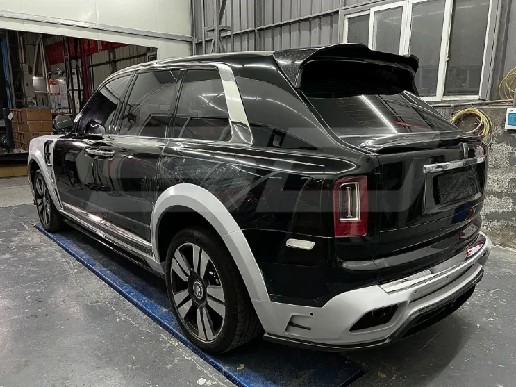 عالية الجودة MSY نمط ألياف الكربون الجاف الجسم أطقم الجبهة الشفاه الناشر الوفير المصدات التنانير الجانبية ل رولز رويس كولينان