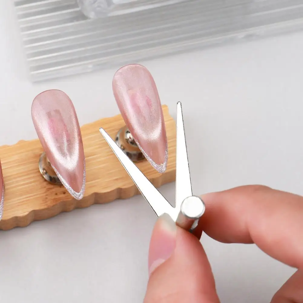 Strumento magnetico per occhi di gatto francese a forma di V con magnete per bastoncini magnetici per unghie Strumenti per accessori magnetici per smalto per occhi di gatto