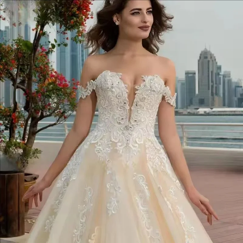 Customized Luxur A-Line Wedding Dress Sweetheart Lace Up  New Delicate Beading Appliques Court Train Princess Bridal Gown
