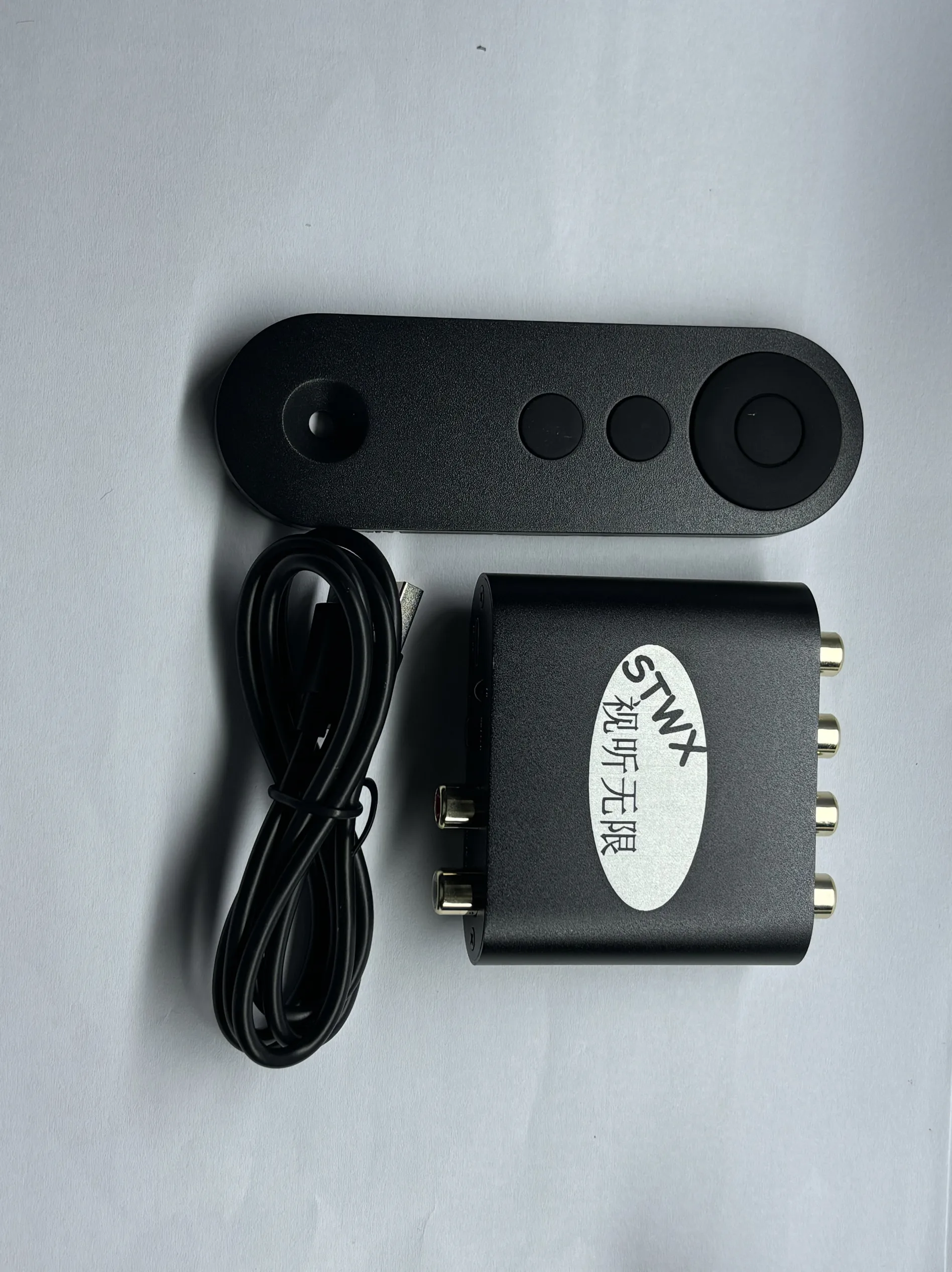 KTV two-in and one-out audio switcher, one-in and two-out, one-button switching, remote control switching, lossless switching