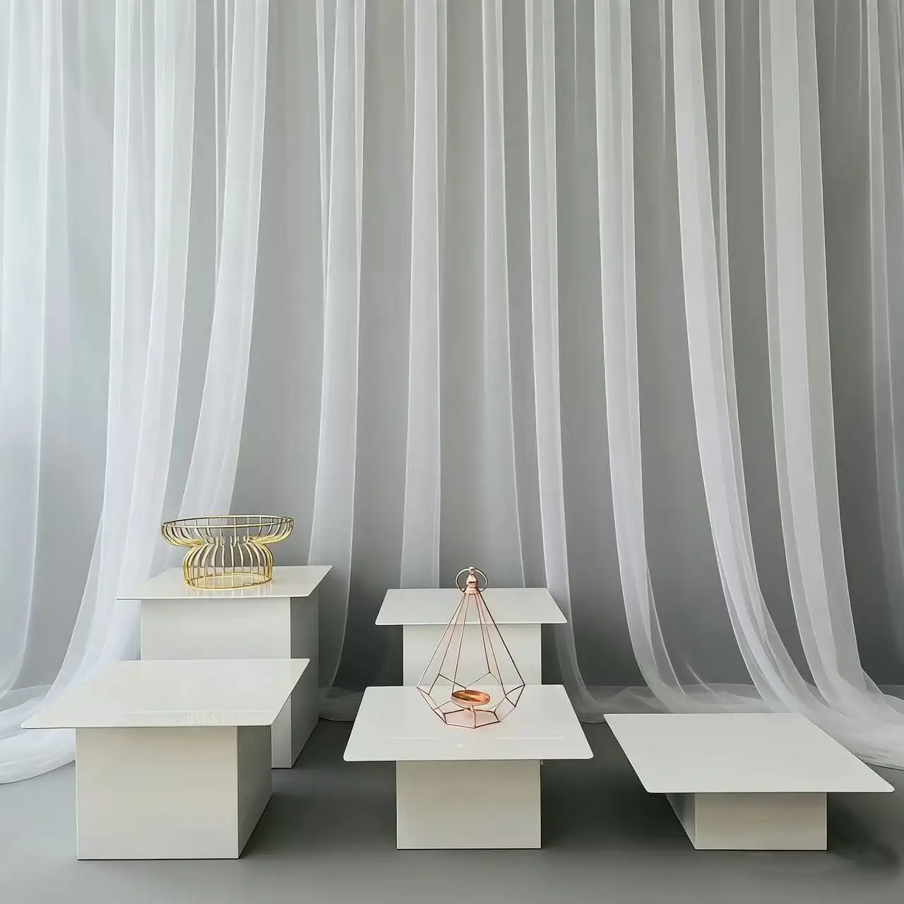 

Glossy White Acrylic Cake Rack with Tray, Suitable for Weddings,buffets , Birthday Parties, Dessert Tables, Beverage Decor Stand