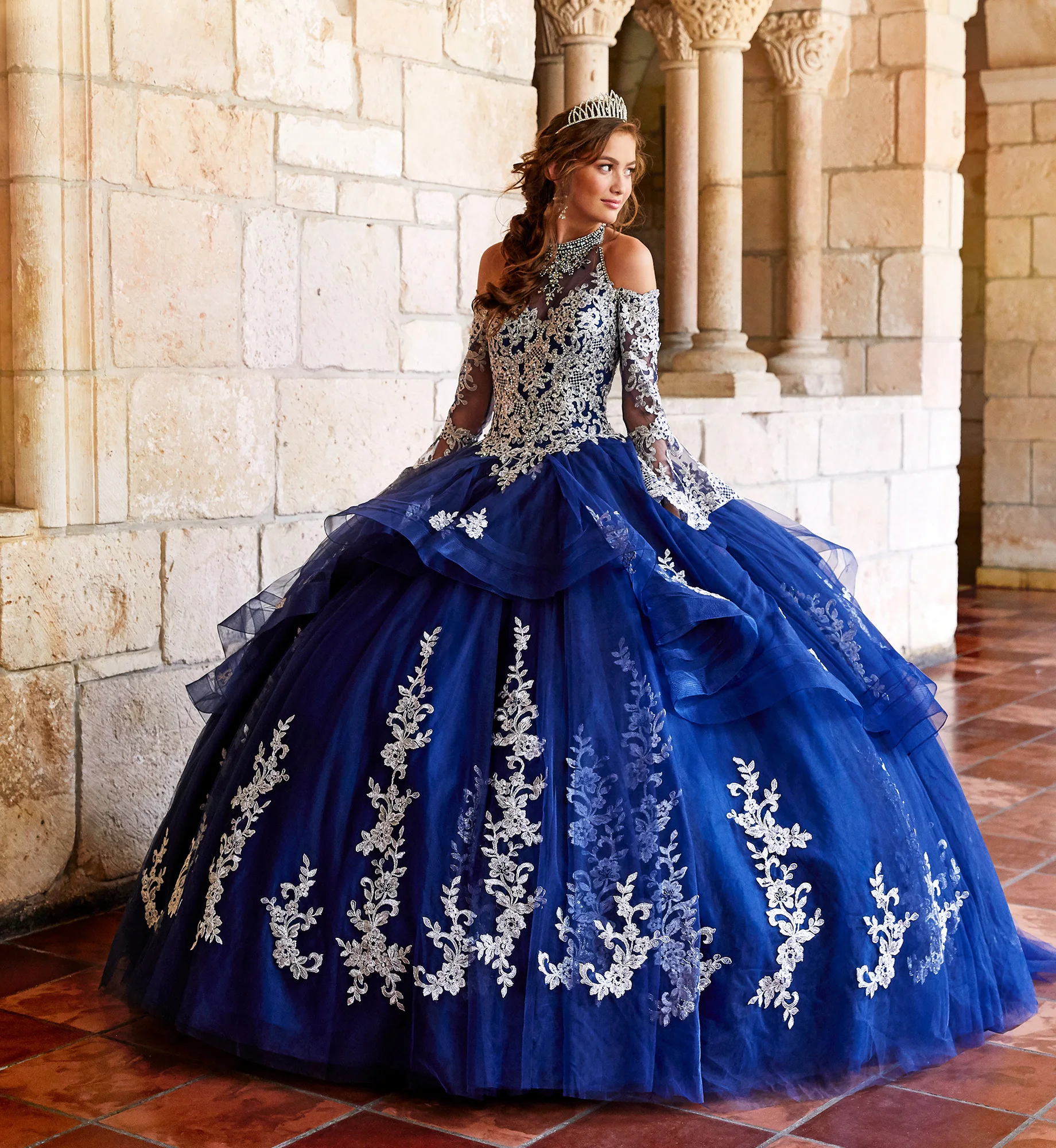 فساتين Quinceanera باللون الأزرق ثوب حفلة بأكمام طويلة من التل مزين بالخرز المنتفخ المكسيكي الحلو 16 فساتين Charro 15 Anos