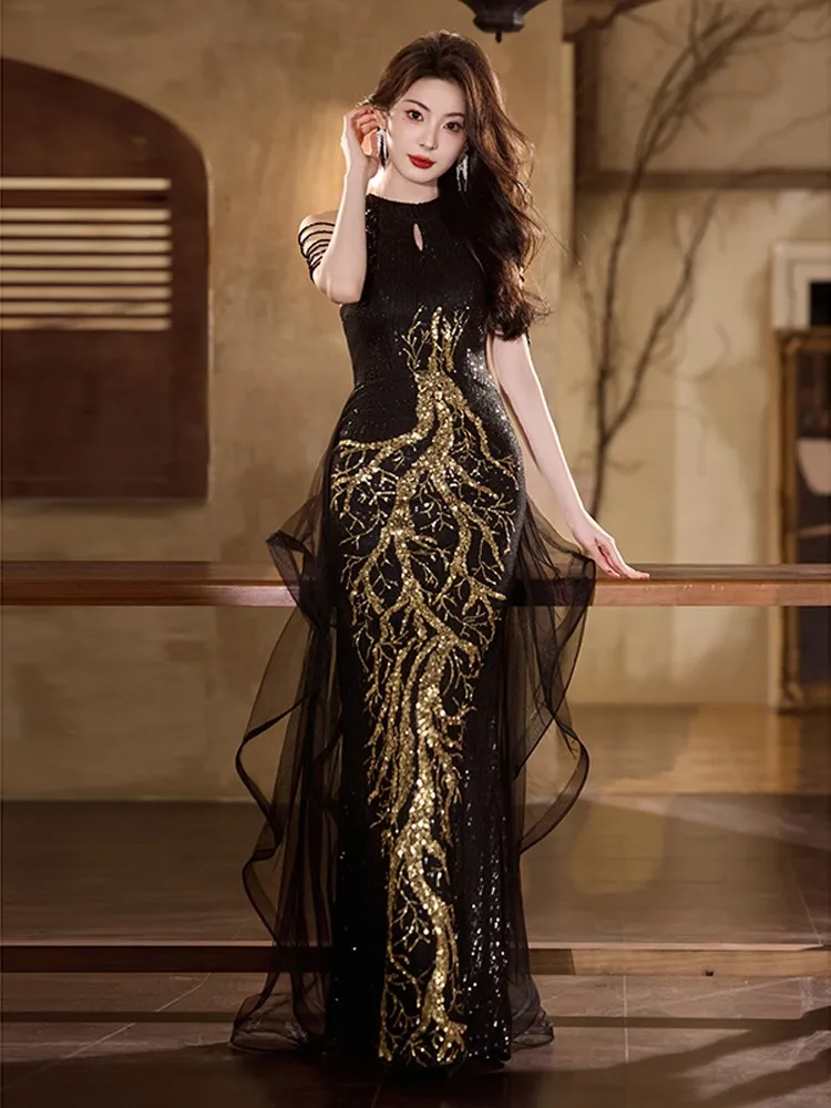 

A new black light luxury and niche coming-of-age ceremony host fishtail dress