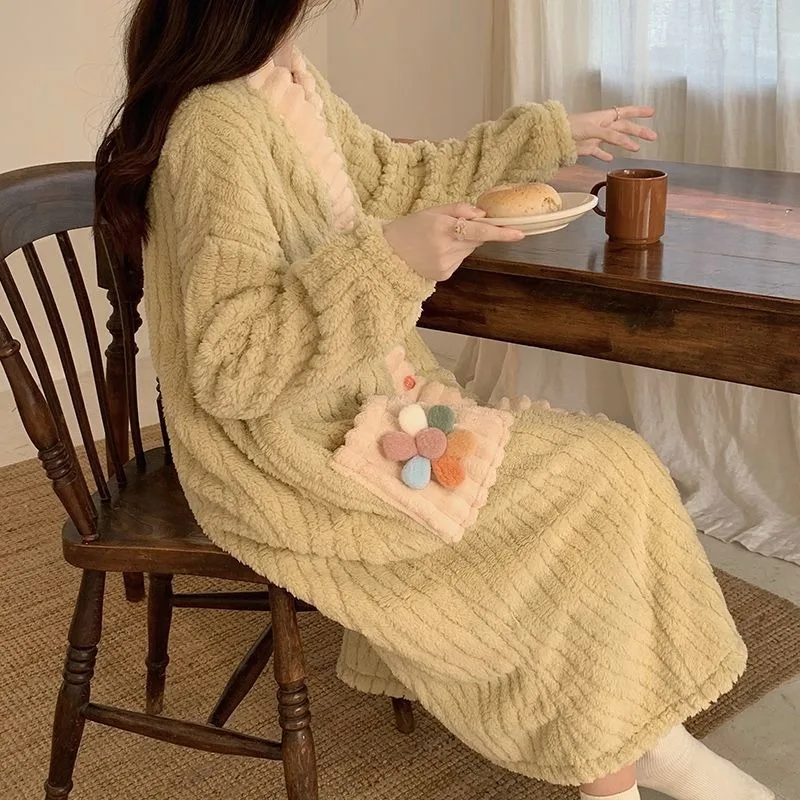 2023 New Coral Velvet Pajamas Winter Women\'s Plush Thickened Bathrobe Autumn Long Bathrobe Flannel Sleepwear V-neck Nightwear