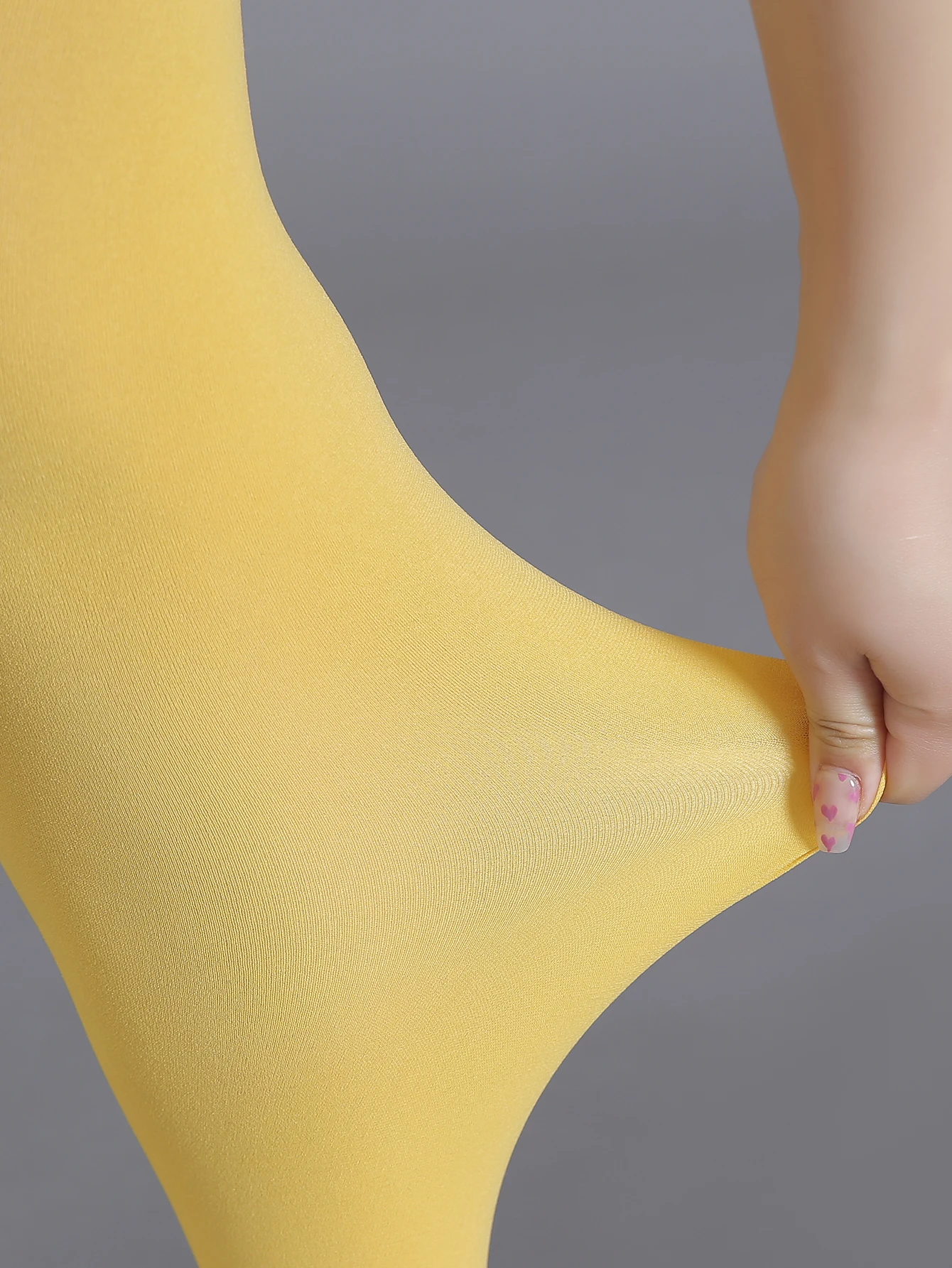 Ein Paar Damen-Strumpfhosen mit Übergröße und Dünnem, Durchdringendem Stoff – Detail 7