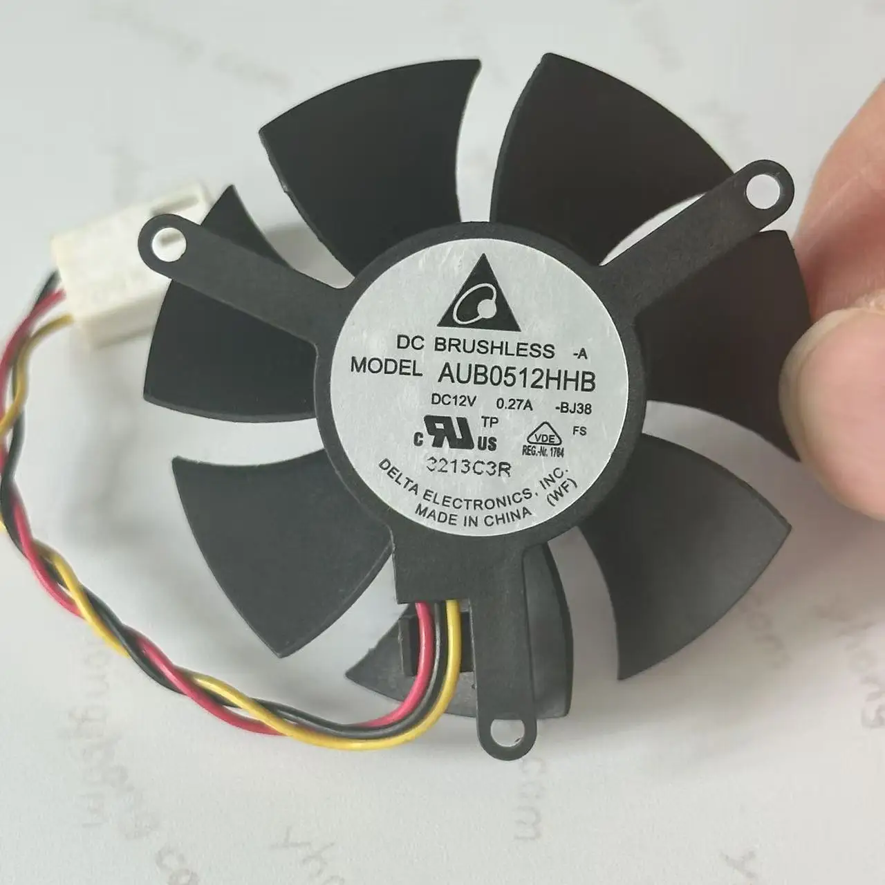 

Вентилятор охлаждения сервера Delta Electronics AUB0512HHB BJ38 постоянного тока 12 В 0,27 А