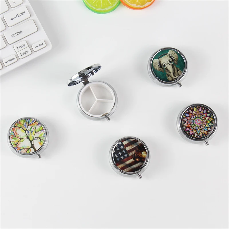 

Круглая металлическая маленькая шкатулка для хранения с тремя отделениями, герметичная компактная мини-портативная коробка для таблеток, оптовая продажа