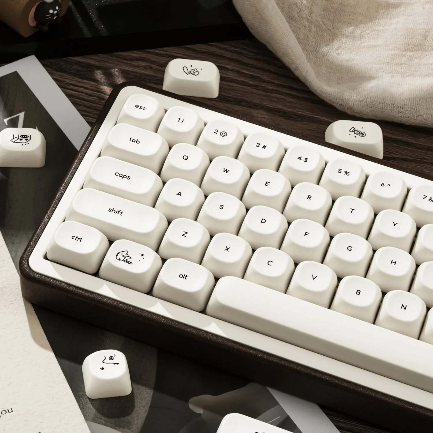 

Молочно-белые кейкапы с милыми котиками, профиль MOA, PBT, сублимационная печать, кастомные кейкапы для механической клавиатуры