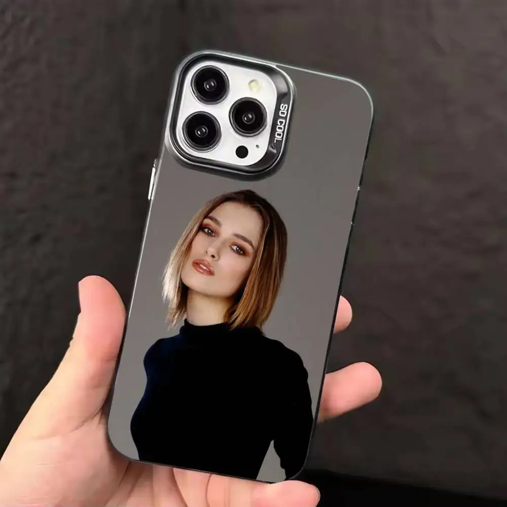 حافظة هاتف K-Keira Knightley لون فضي لهاتف آيفون 17 16 15 14 13 12 11 Pro Max Plus