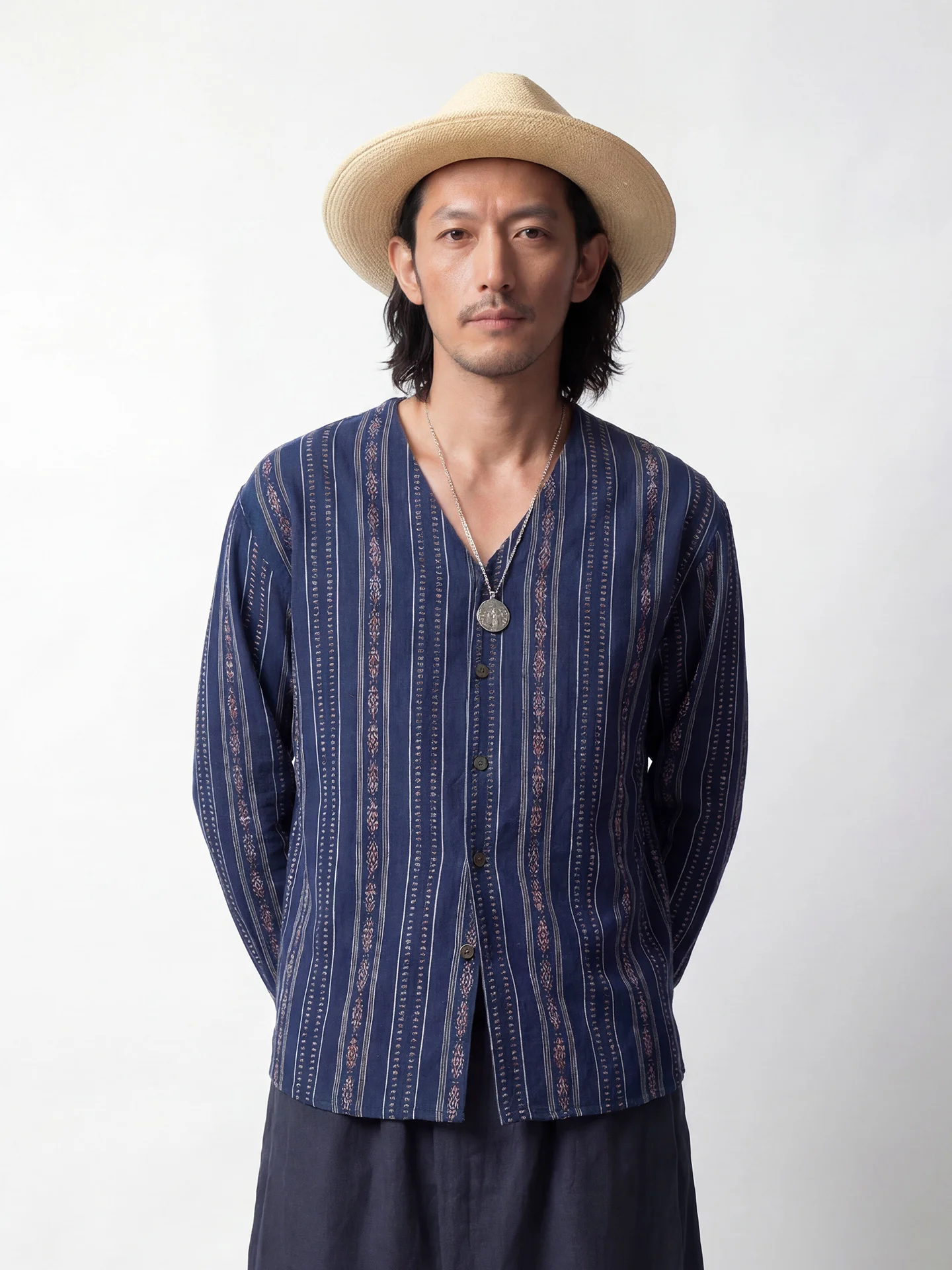 

SOARIN British Retro V-neck Long Sleeve Shirt Men Summer Casual Style Striped Flannel Cotton No-collar Shirt Breathable