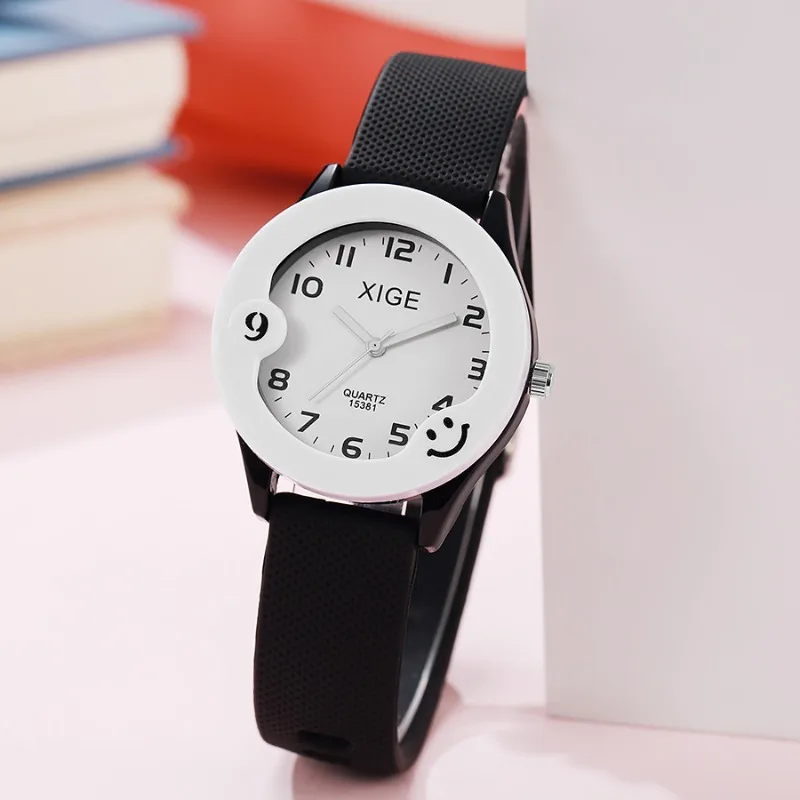 Children's Watch, Stylish and Simple Candy Color Student Silicone Band Quartz Watch