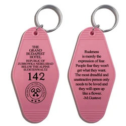 THE GRAND BUDAPEST-Quarto Hotel Keychain com logotipo personalizado, TV Show Tag Keyring, Acessório engraçado para fãs do escritório