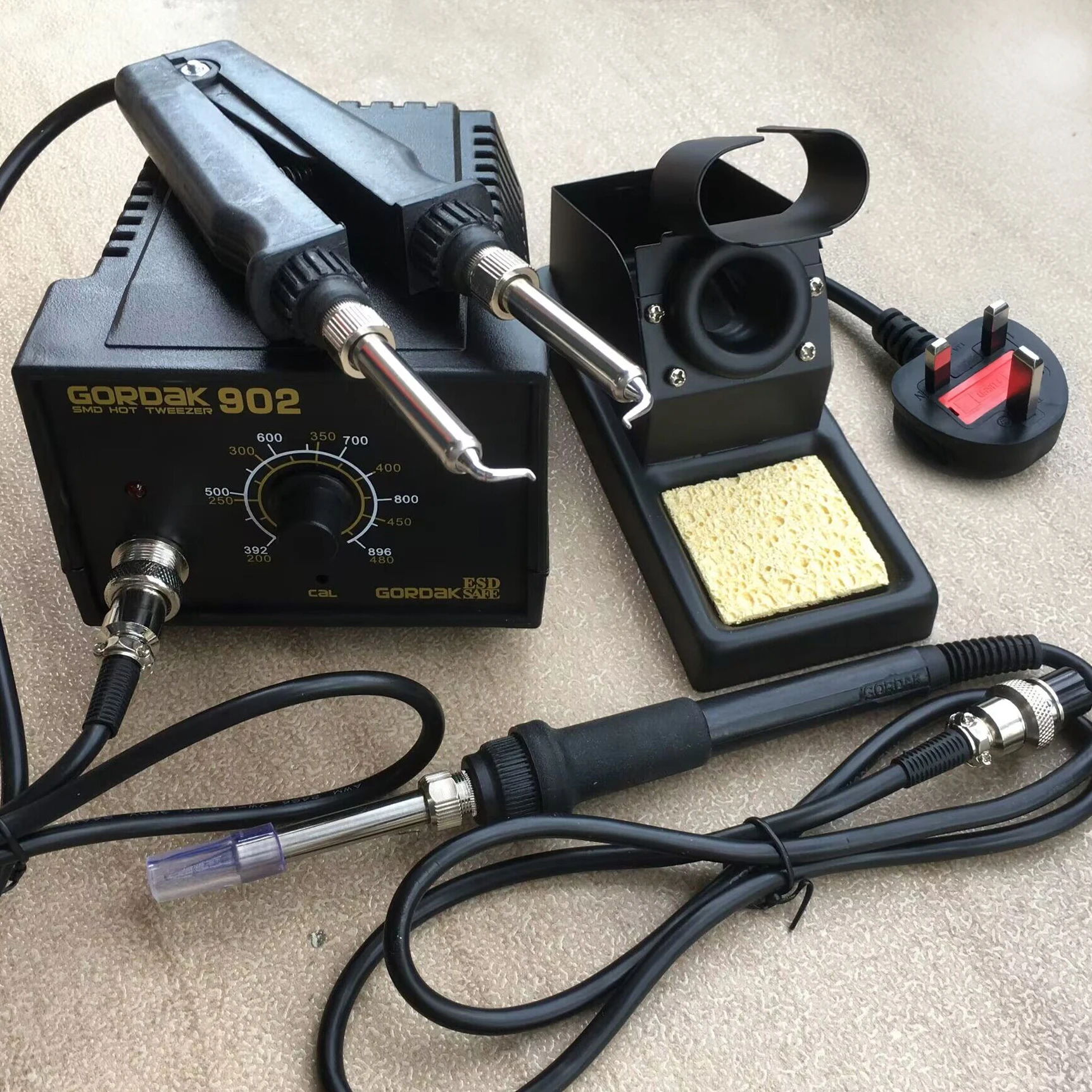 220V Soldering Stations 902 Type Tweezers Tin & Soldering Iron Adjustable Temp Electric Solder Iron SMD Rework Stations UK Plug