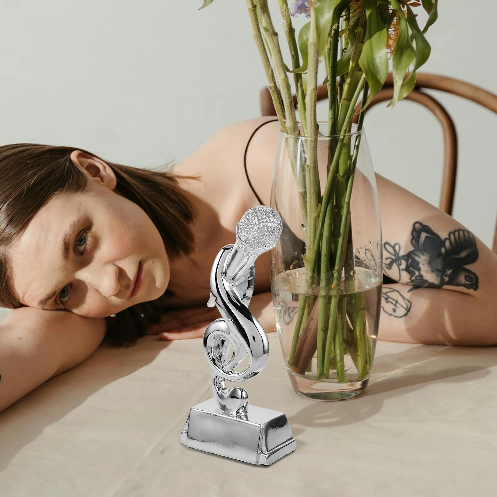 

Silver Host Speech Microphone Trophy Music Award for Karaoke Party Decorations Singing Competition Music Recognition Trophy