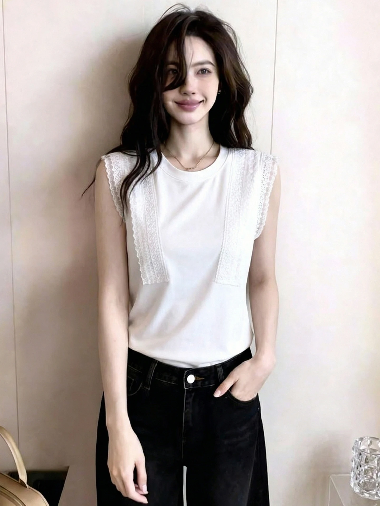 

Korean Style Lace Splice Casual Women's Vest Summer 2026 round Neck Sleeveless Straight Cut Fashion Design Sensation Top