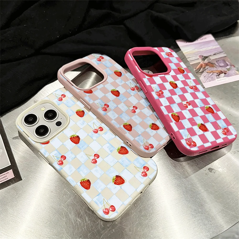 Karierte Erdbeer-Kirsch-Handyhülle für iPhone 17 16 15 14 13 Pro Max 16 15 14 Plus 17 16 15 Pro 17Air Silikon-Matt-Cover – Detail 3