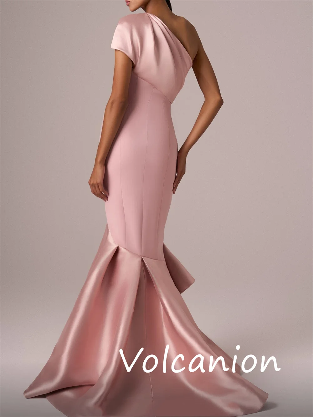 Maßgeschneiderte elegante Charmeuse-Falten-Trompeten-One-Shoulder-lange Kleider für maßgeschneiderte Anlässe, hochwertige Passform