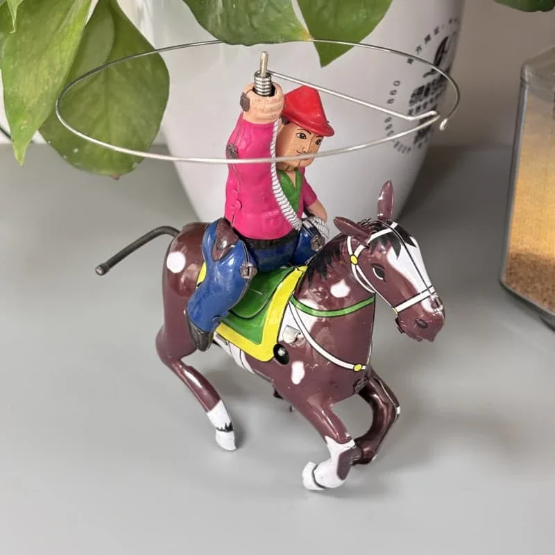 [Funny] Adult Collection Retro Wind up toy Metal Tin knight on horse cowboy with whip Mechanical Clockwork toy figure kids gift