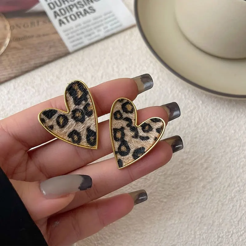 Pendientes Vintage con estampado de leopardo para mujer, aretes en forma de corazón de amor, diseño Maillard, joyería Simple de corazón de melocotón, regalo de cumpleaños