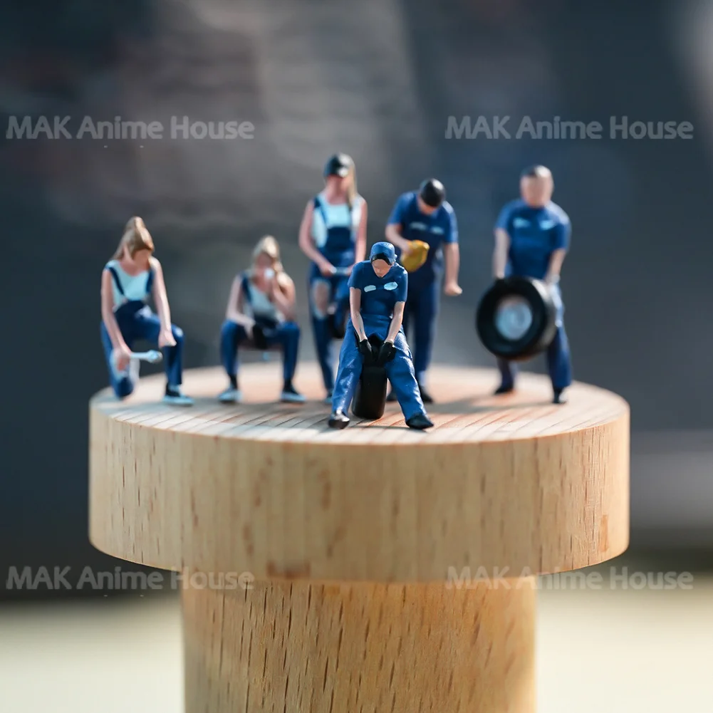 Miniatures Figures 1/64 Car Repair Engineer Couple Combination Painted Model Creative Photography Street Garage Scene Dolls Toys