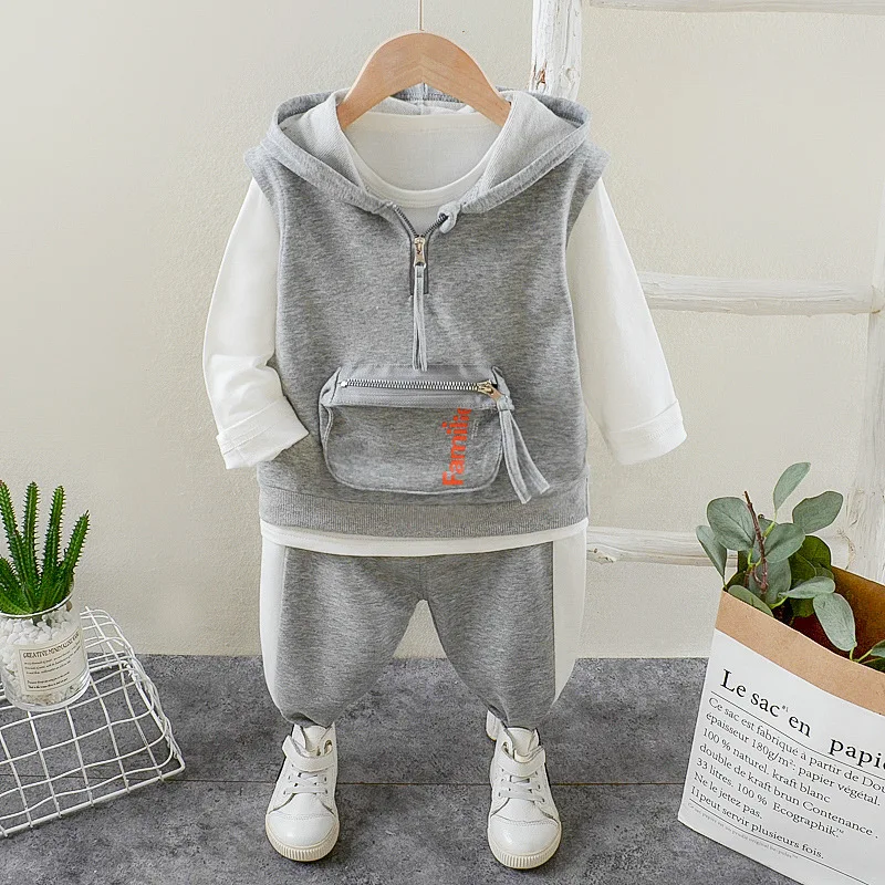 

Childrens clothing set fashion sports hooded jacket vest + bottoming shirt + trousers 3pcs wallet decoration boy quality garment