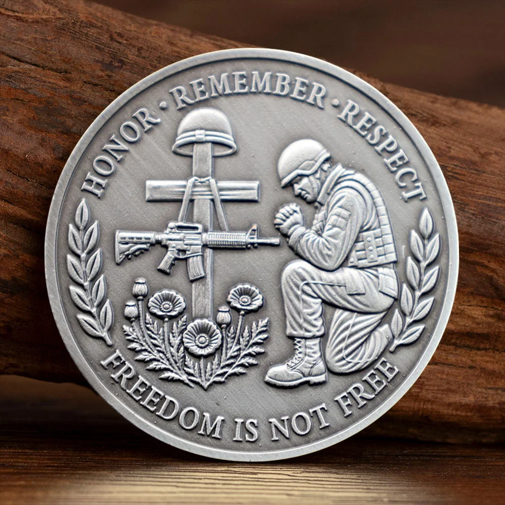 Freedom Is Not Free Antique Silvery Challenge Coin Kneeling Soldier Cross Commemorative Coin Veteran Honor Respect Souvenir Gift
