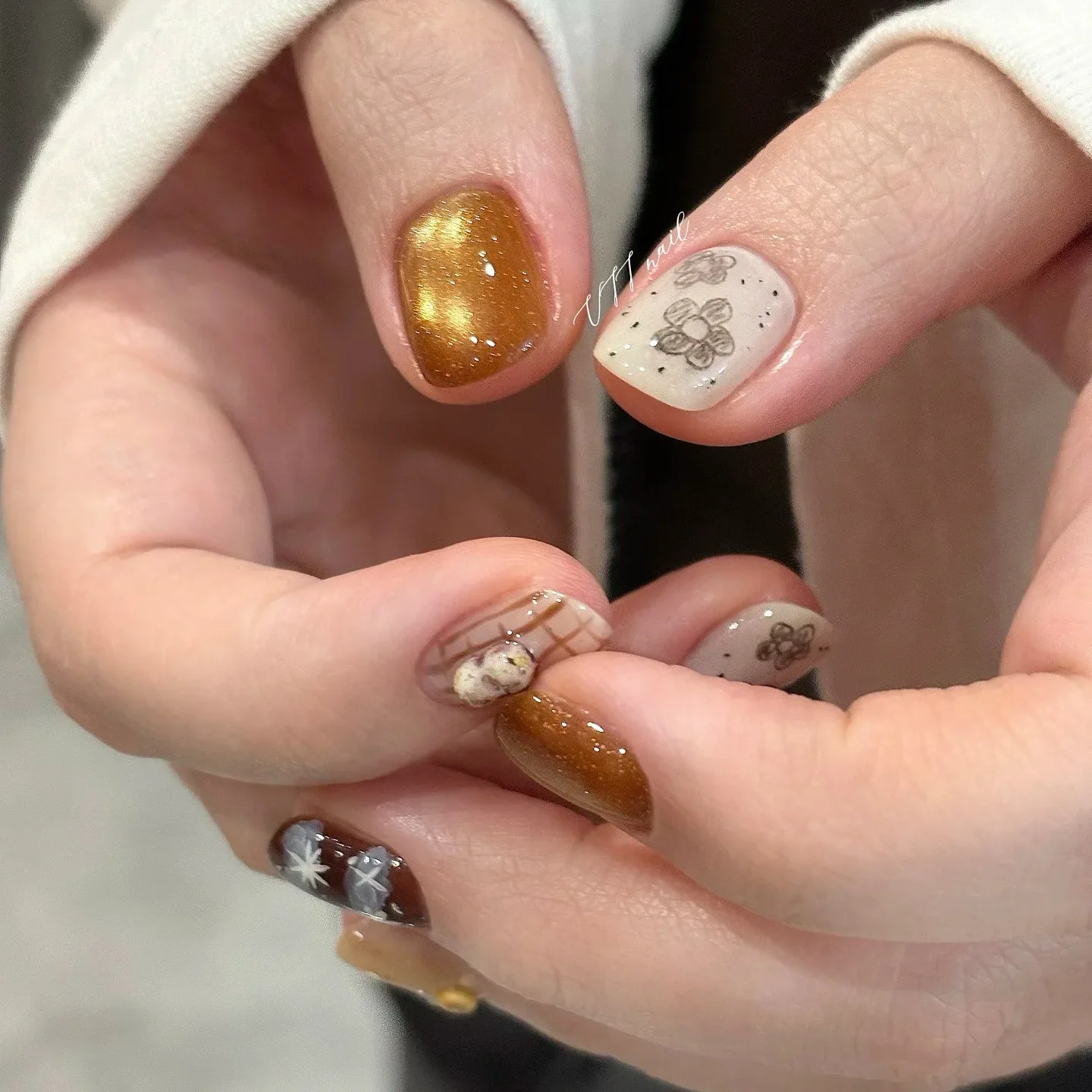 New Handmade Wearable Nail Art Gold Brown Cloud Grid Pattern Gentle Style Nail Tips for Beauty And Fashion