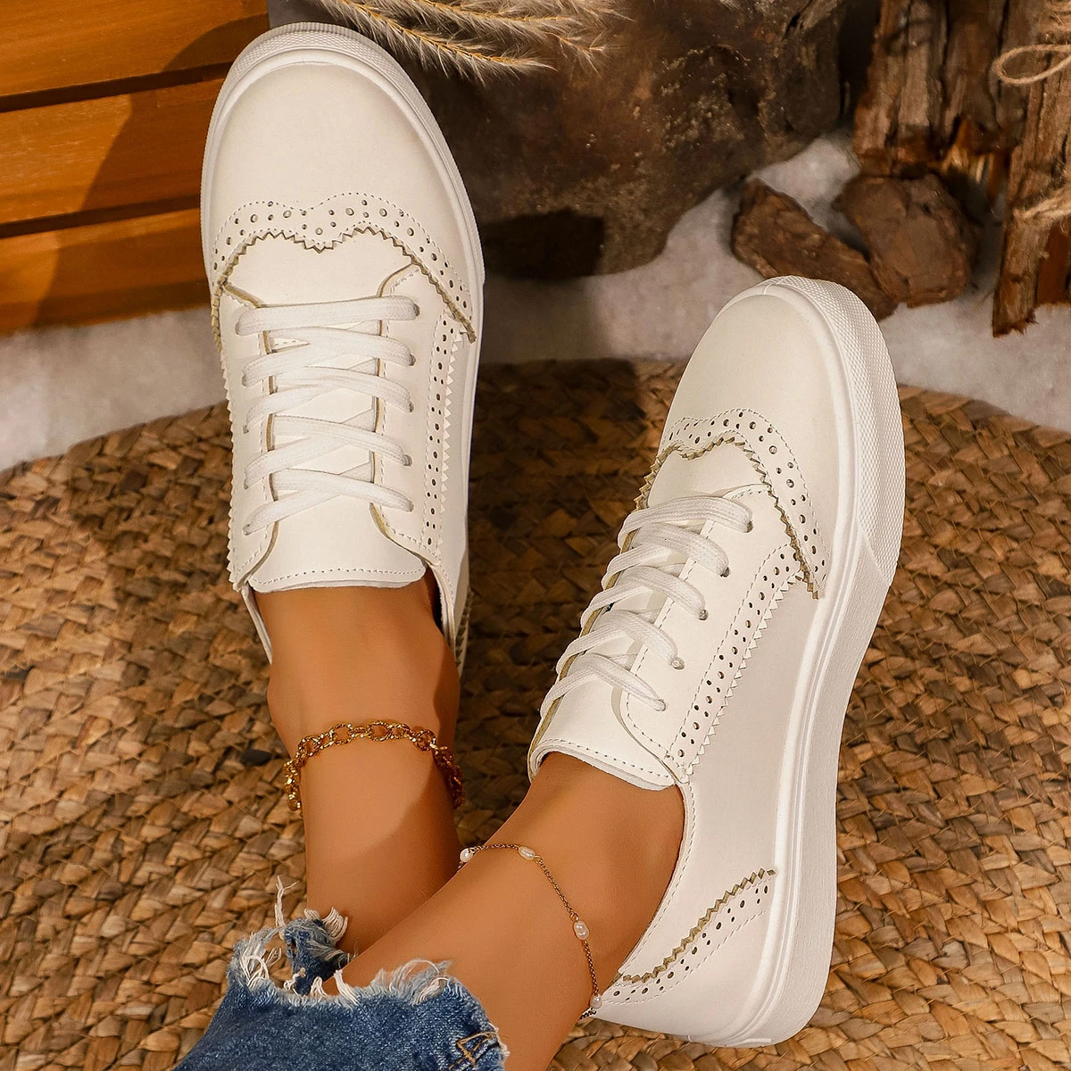 New 2025 Spring Sneakers Women Flat Casual Sneaker Fashion Versatile Lace Up Walking Women Shoes Large Size 43 Zapatos De Mujer