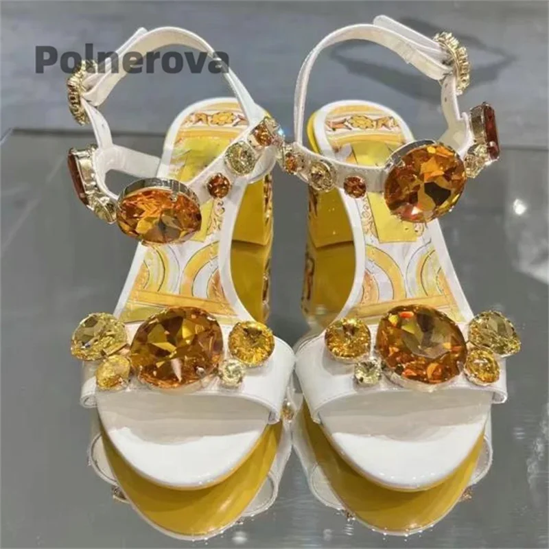 Женские сандалии на массивном каблуке с желтым принтом и драгоценными камнями, богемные летние пляжные туфли на высоком каблуке со стразами и открытым носком для отпуска, 6/10 см Женские сандалии на массивном каблуке с желтым принтом и драгоценными камнями, богемные летние пляжные туфли на высоком каблуке со стразами и открытым носком для отпуска, 6/10 см