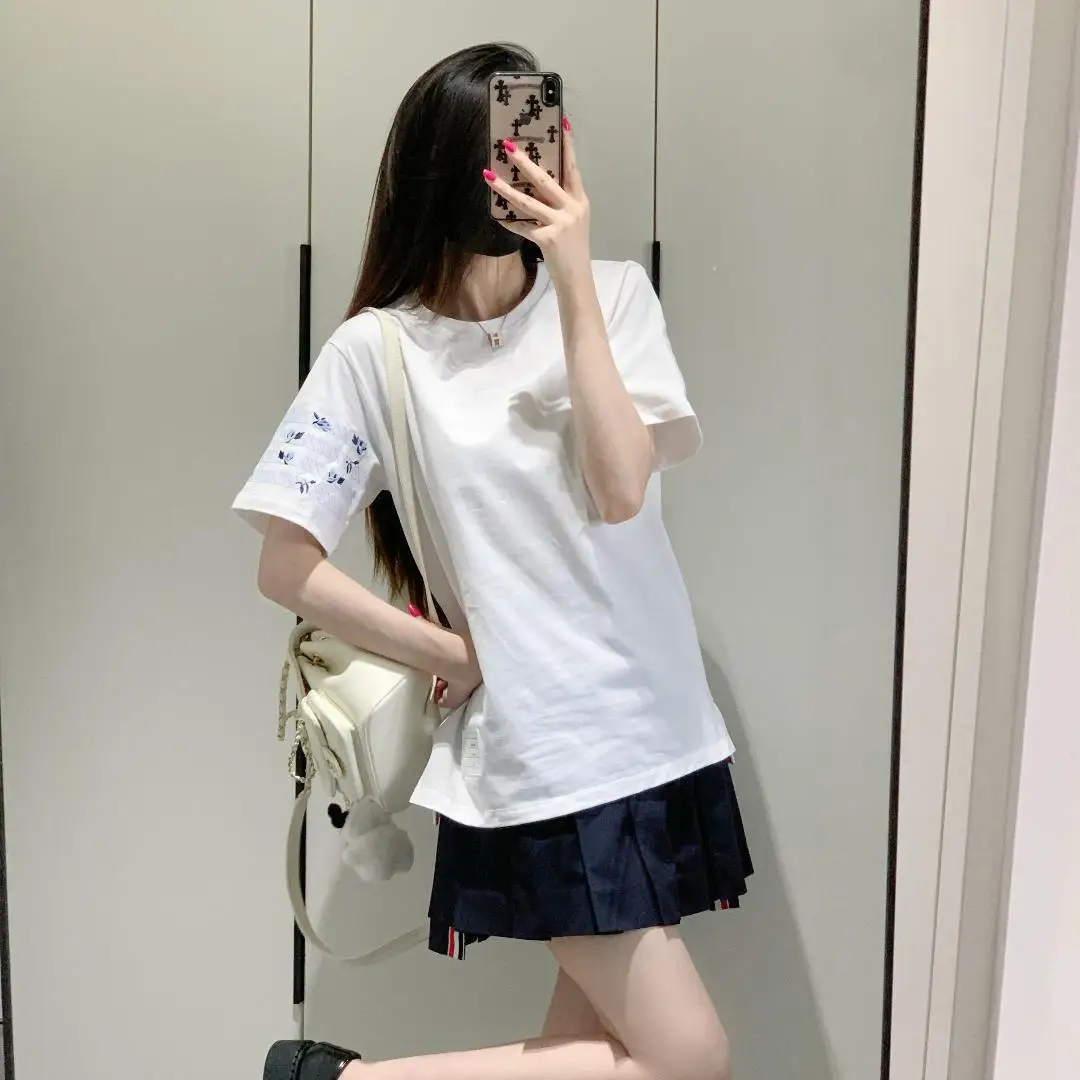 

Новая летняя хлопковая футболка унисекс с коротким рукавом, круглым вырезом и вышивкой в виде четырех полосок и роз, повседневная, стильная, для города